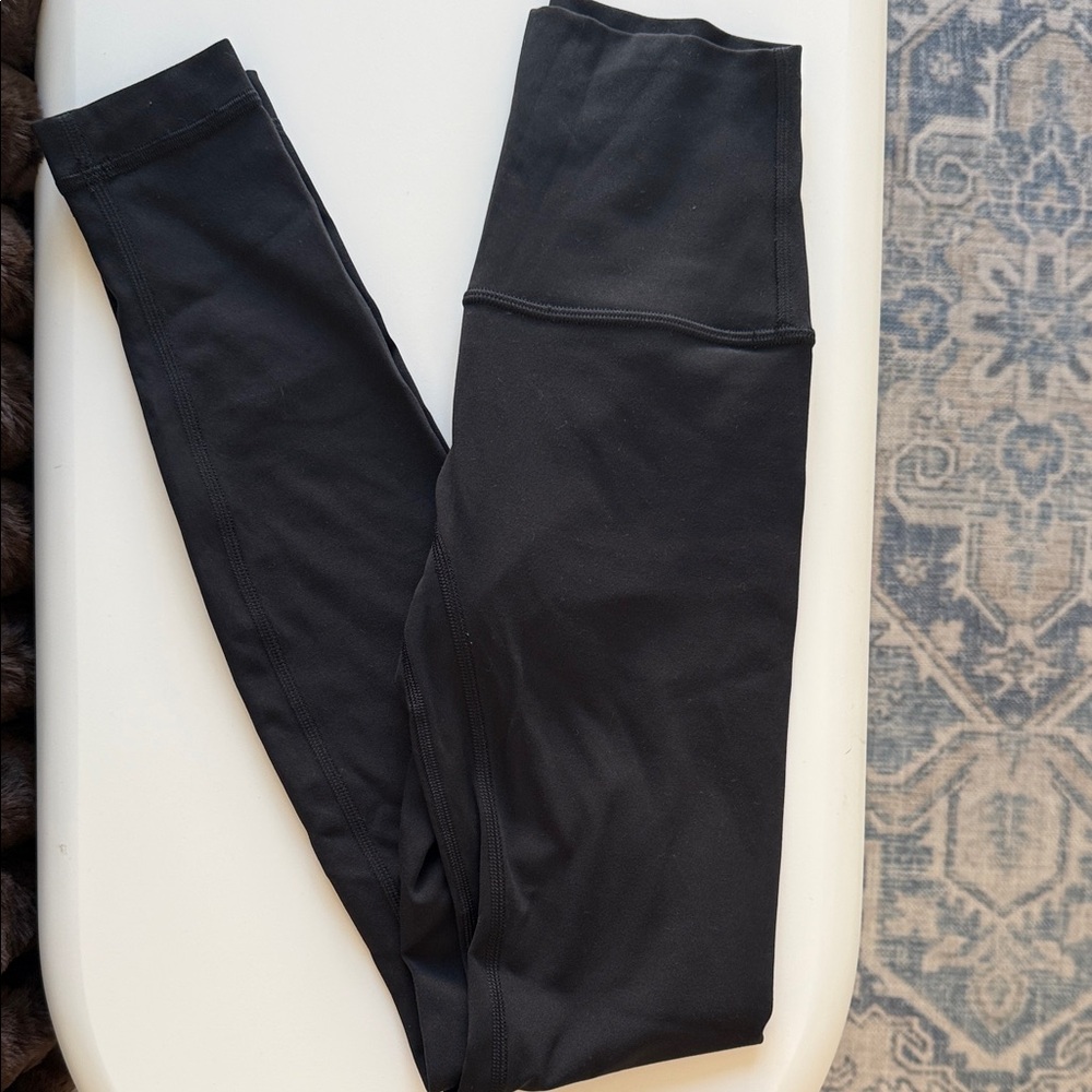 lululemon never worn- no front seam